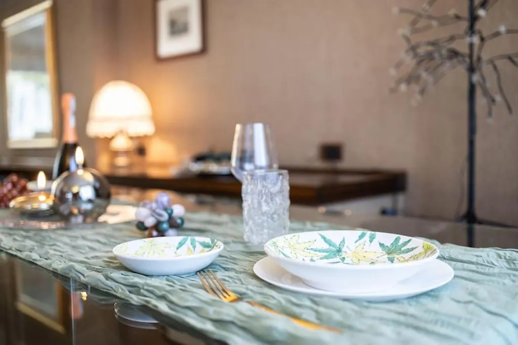 Attico Di Lusso Con Terrazzo A 10 Minuti Dal Duomo Apartment Milan 0*,  Italy